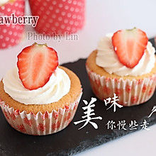 草莓奶油纸杯蛋糕