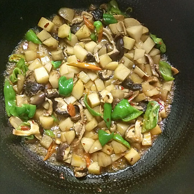 土豆烧蘑菇