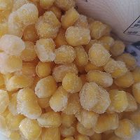 鱼籽火腿煎蛋玉米生菜海苔拌饭的做法图解1