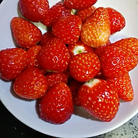 草莓奶昔的做法图解1