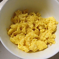 宝贝晚餐：小熊西红柿玉米鸡蛋盖浇饭加娃娃菜汤～的做法图解2