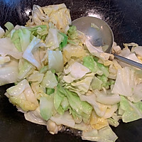 炝炒圆白菜的做法图解4