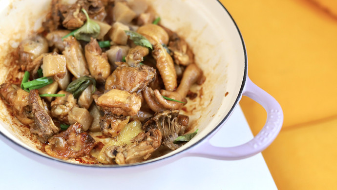 谁说小白不能做硬菜？可乐芋头炖鸡，零难度超下饭