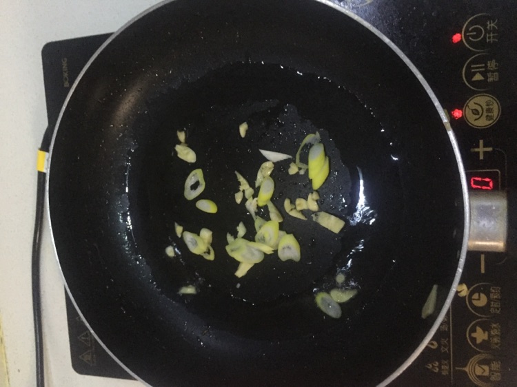 茄子炒尖椒的做法图解3