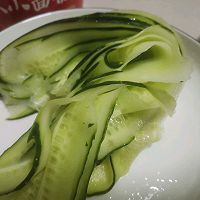 人间美味～黄瓜皮蛋蛋汤，又鲜又减脂的做法图解2