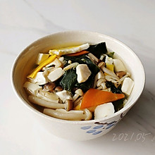海味杂蔬豆腐汤