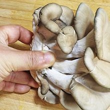 蘑菇不要炒着吃了，试试这种新做法，营养又解馋，比大鱼大肉还香