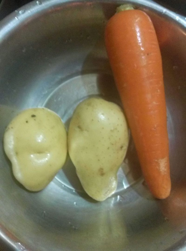 酸辣Y土豆胡萝卜的做法
