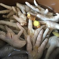 网红鸡爪的做法图解1