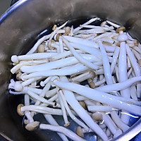 #秋天怎么吃#菌菇豆腐汤的做法图解3
