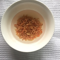 莴苣叶拌海米的做法图解1