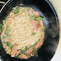 简易鸡腿肠炒面的做法图解9