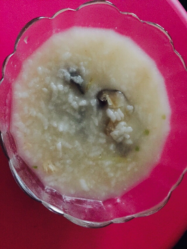 香菇鸡肉粥 剩饭版的做法