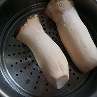 #巨下饭的家常菜#酸爽下饭的凉拌手撕杏鲍	菇的做法图解2
