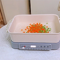 果香四溢的菠萝虾仁炒饭的做法图解2