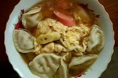 香肠配鸡蛋煮水饺
