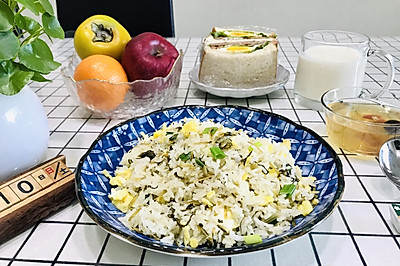 杭州特有的味道，就爱这口家乡味：萝卜菜鸡蛋炒饭