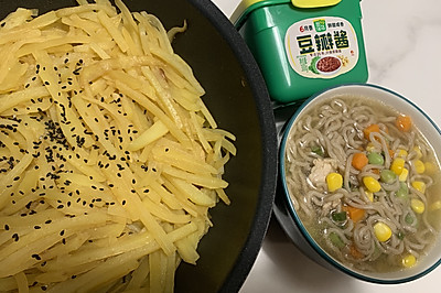 土豆丝+蔬菜粒荞麦面
