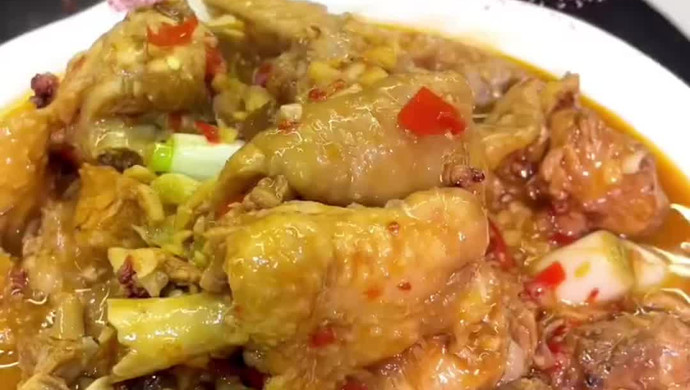别名姜子鸡，这道热窝鸡也是传统家常川菜