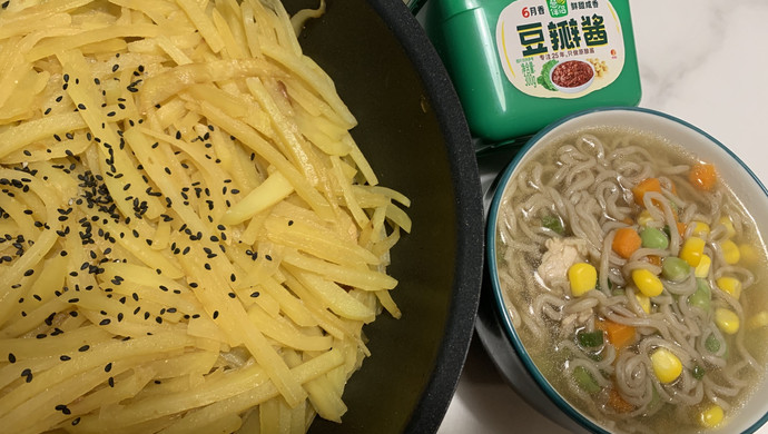 土豆丝+蔬菜粒荞麦面