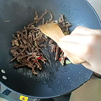 腊鸭心炒荞头的做法图解5