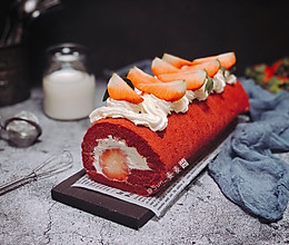 草莓红丝绒蛋糕卷的做法