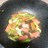 大蒜炒午餐肉的做法图解4