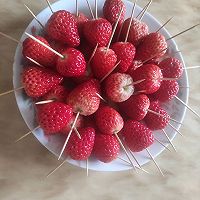 冰糖草莓葫芦的做法图解2