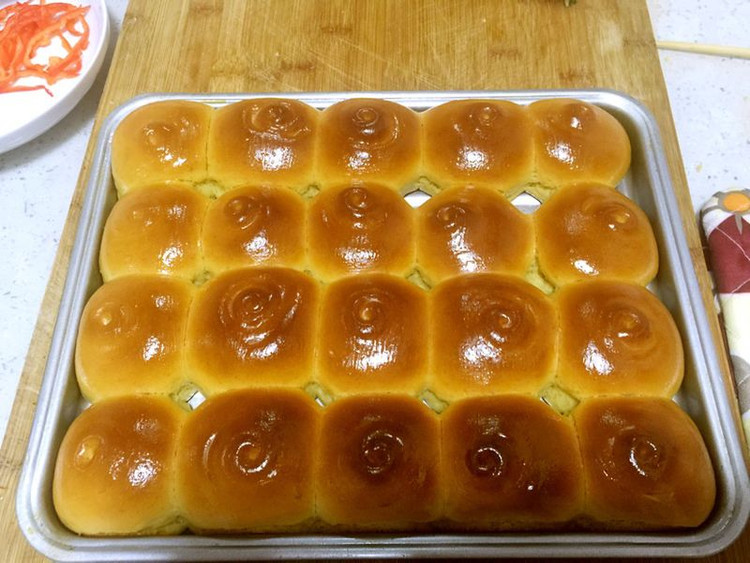 蜂蜜小面包（手揉面团）的做法