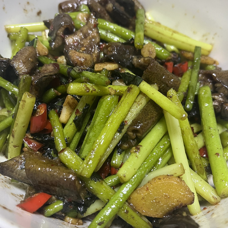 蒜苔炒鳝鱼的做法