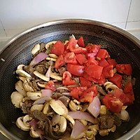 #在家做出五星级牛排#菌菇罗勒番茄牛肉意面的做法图解12