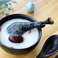 滋补养颜 牛奶炖乌鸡汤的做法图解10