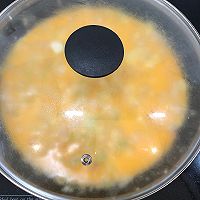 虾仁蛋饼的做法图解6