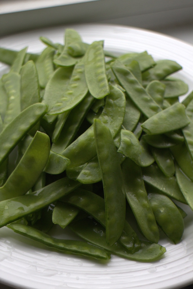 菜豌豆炒香肠的做法图解1