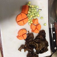 懒人营养午餐系列--黑木耳豌豆红萝卜炖排骨+蒸饭的做法图解4