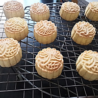 酥皮金沙奶黄月饼的做法图解22