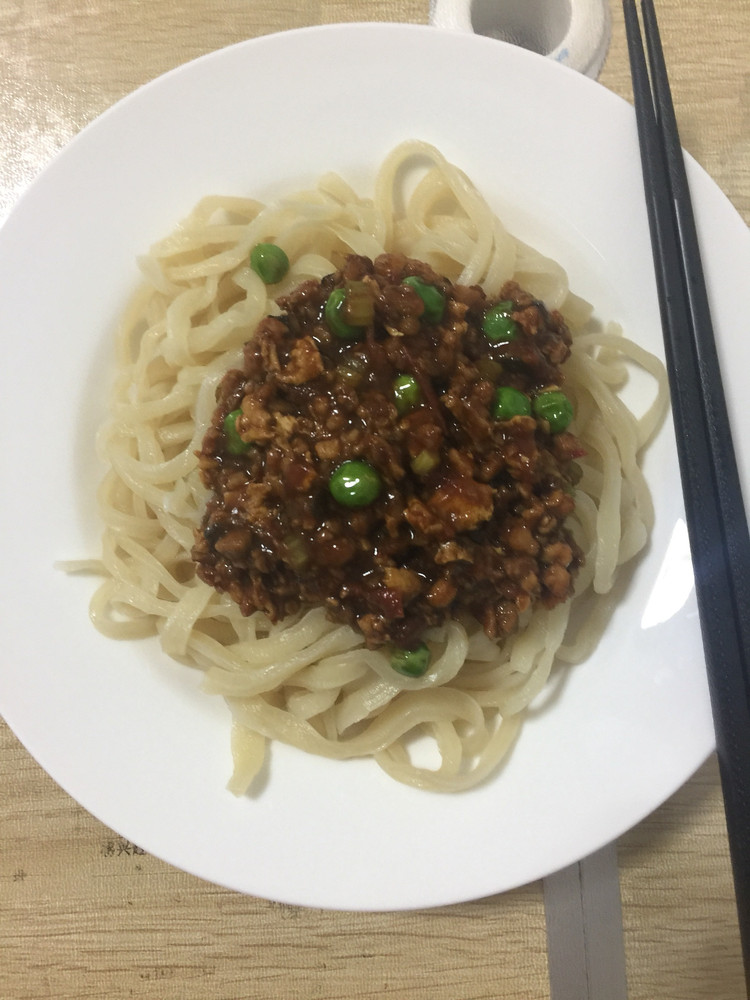 独家自制炸酱面的做法