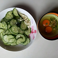 黄瓜炒鸡蛋的做法图解1
