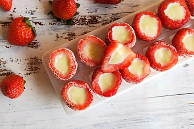 草莓炼奶冰淇淋