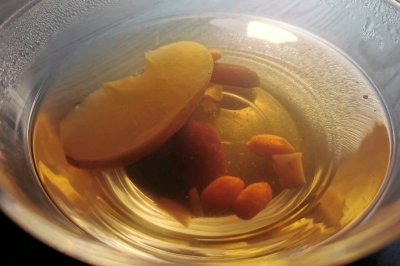刷油减脂苹果红枣枸杞汤