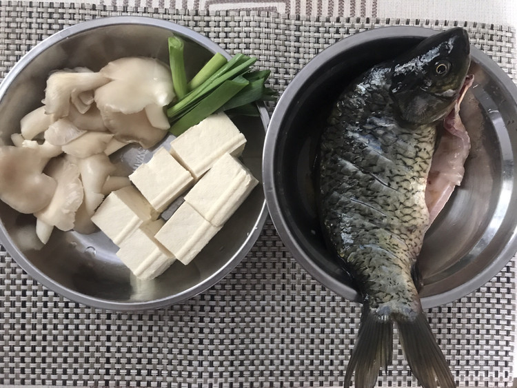 粤菜菜系｜鲫鱼豆腐汤的做法