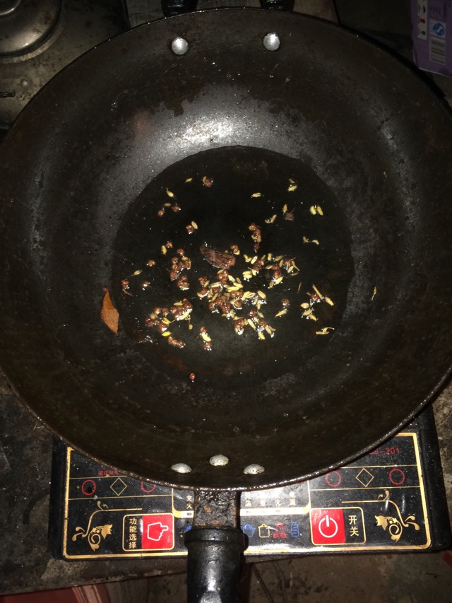 汆白肉的做法图解2