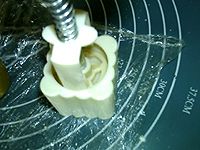 透明皮莲蓉蛋黄月饼#暖秋美食#的做法图解23