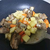 土豆胡萝卜烧排骨的做法图解7