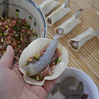 这道“泼天富贵”的青岛一只虾锅贴，你吃过吗？的做法图解3