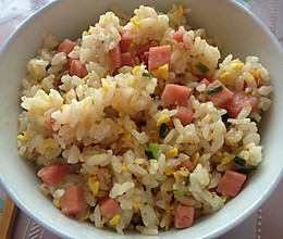 最常出现的一道家常便饭-炒米饭的做法
