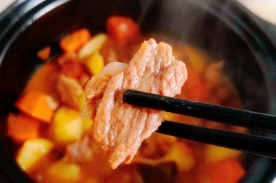 牛肉炖土豆西红柿