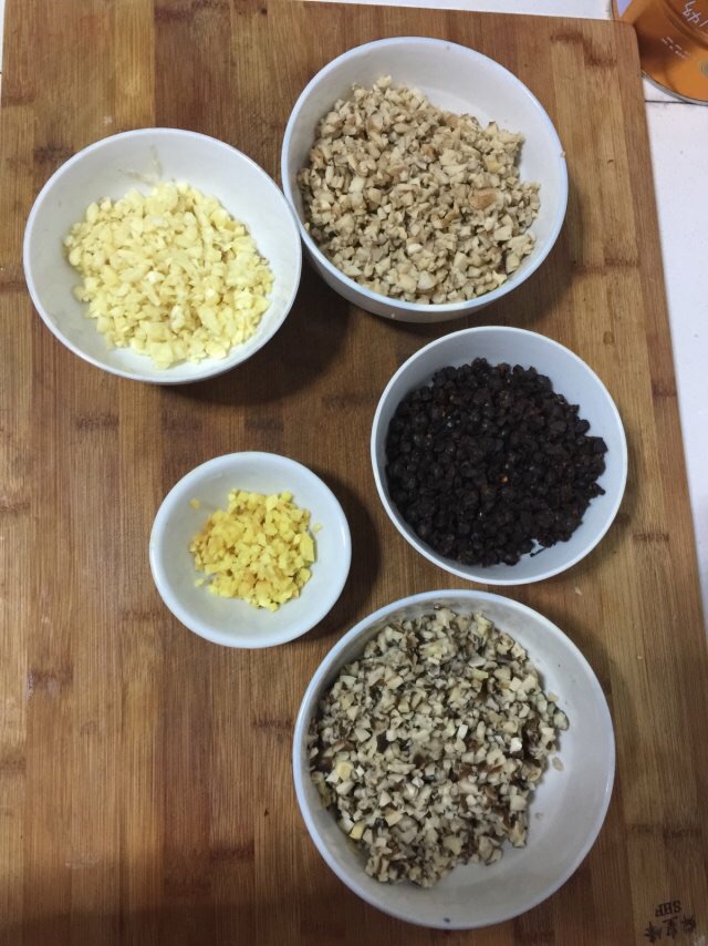 美味香菇酱的做法图解1