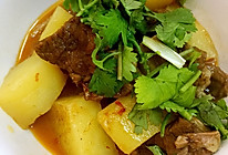 土豆焖牛肉的做法