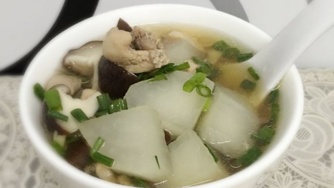 香菇鸡肉炖白萝卜的做法